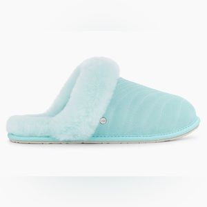 UGG Scuffette Wavy Fuzzy Slipper women’s size 9 Sky Blue Sheepskin Suede New